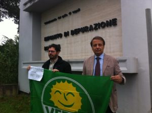 VERDI PROTESTANO PER LA DEPURAZIONE FLOP IN CAMPANIA