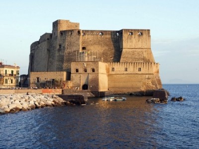 PASSEGGIATA al Castel dell'Ovo